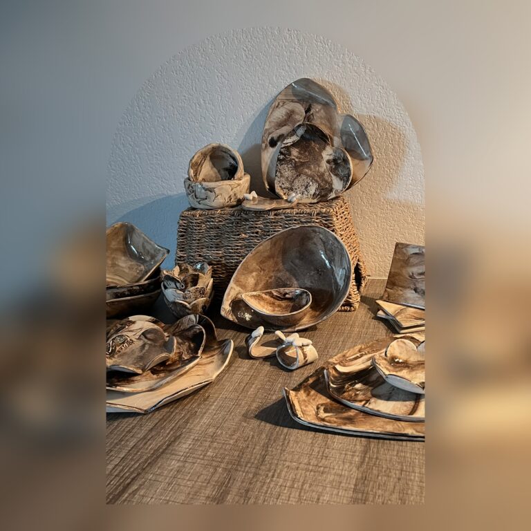 Présentation de la collection Art de la Table : Pièces en céramique en terre mêlée