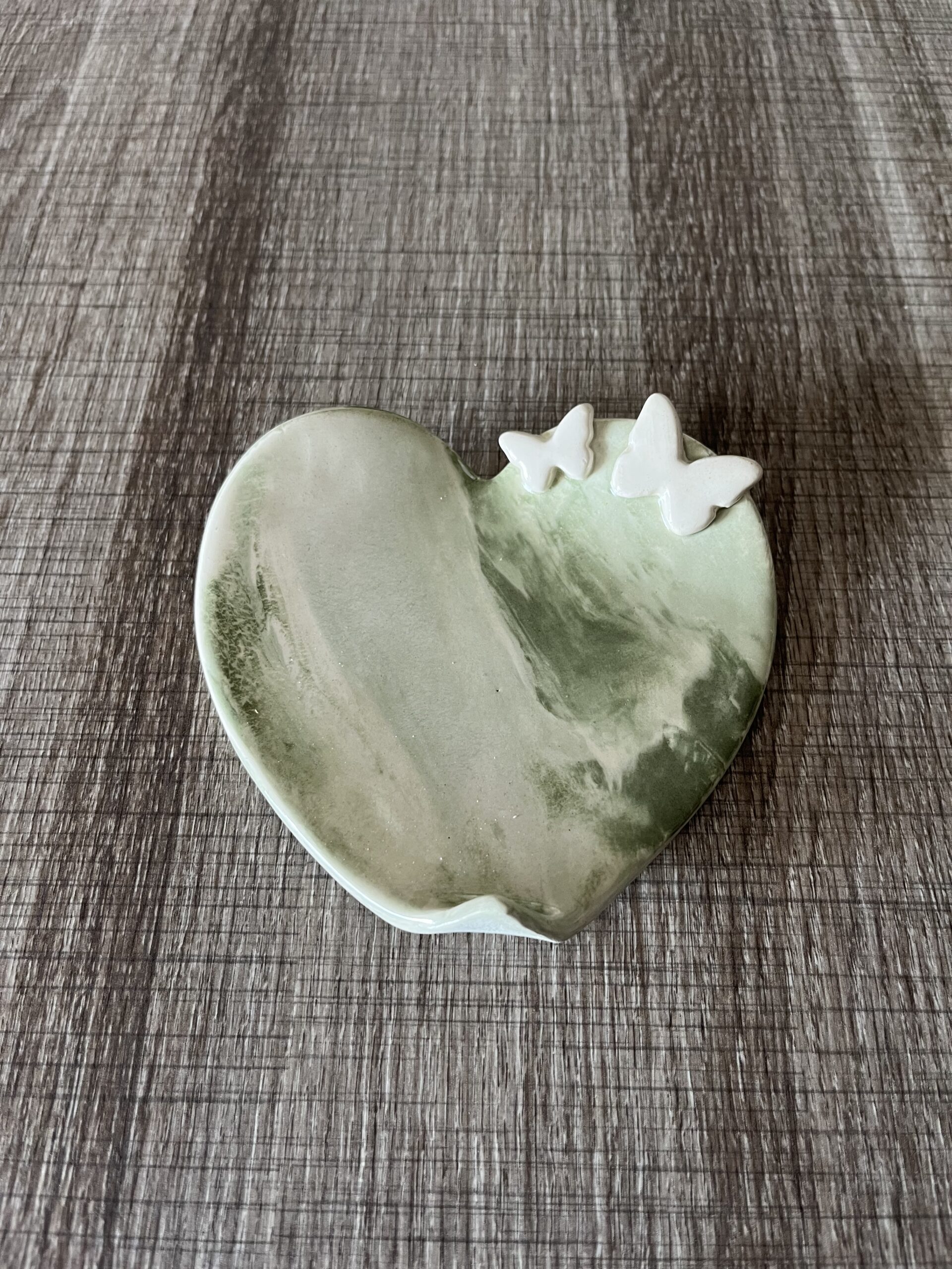 Coupelle coeur en faience vert et blanc