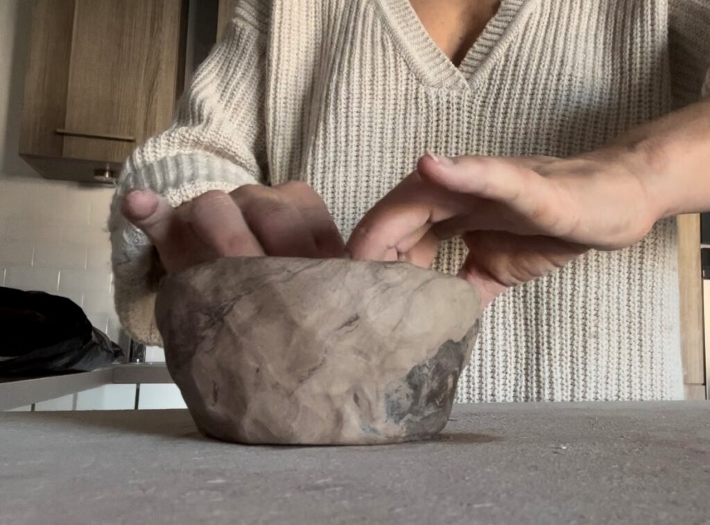 Technique du pincé pour le façonnage d'un bol stracciatella par Gana