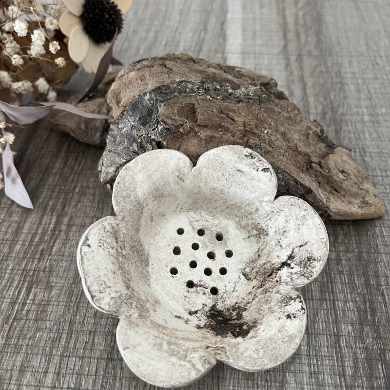 Fleur à thé en faience stracciatella