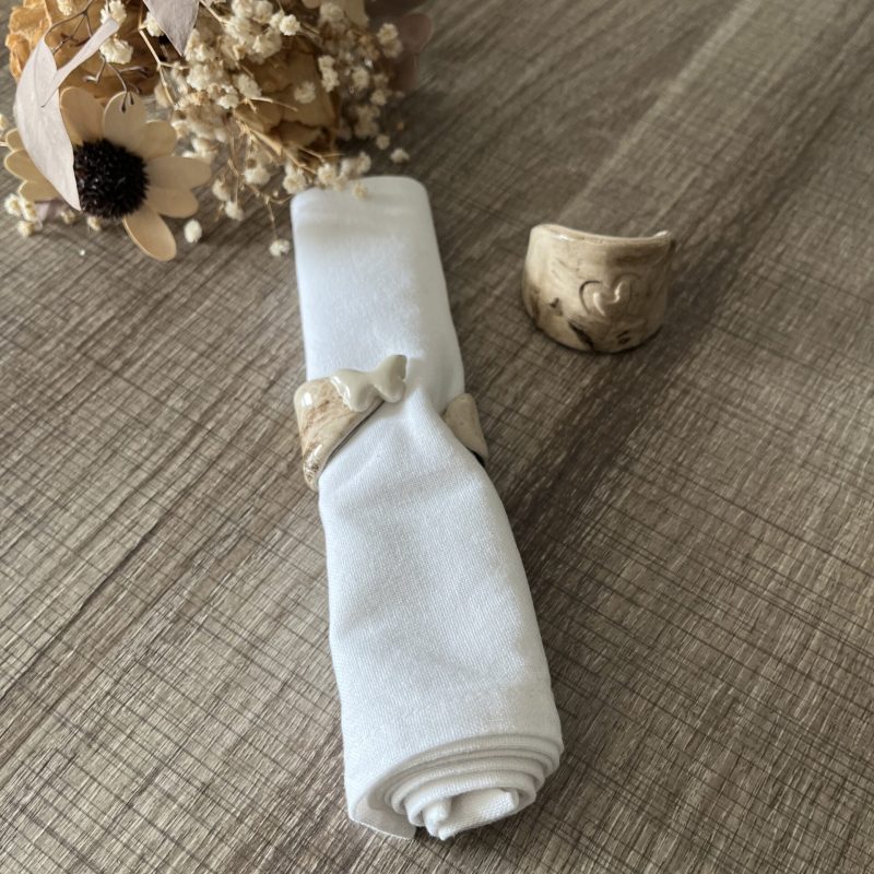 Rond de serviette en terre mêlée stracciatella par ganaelle